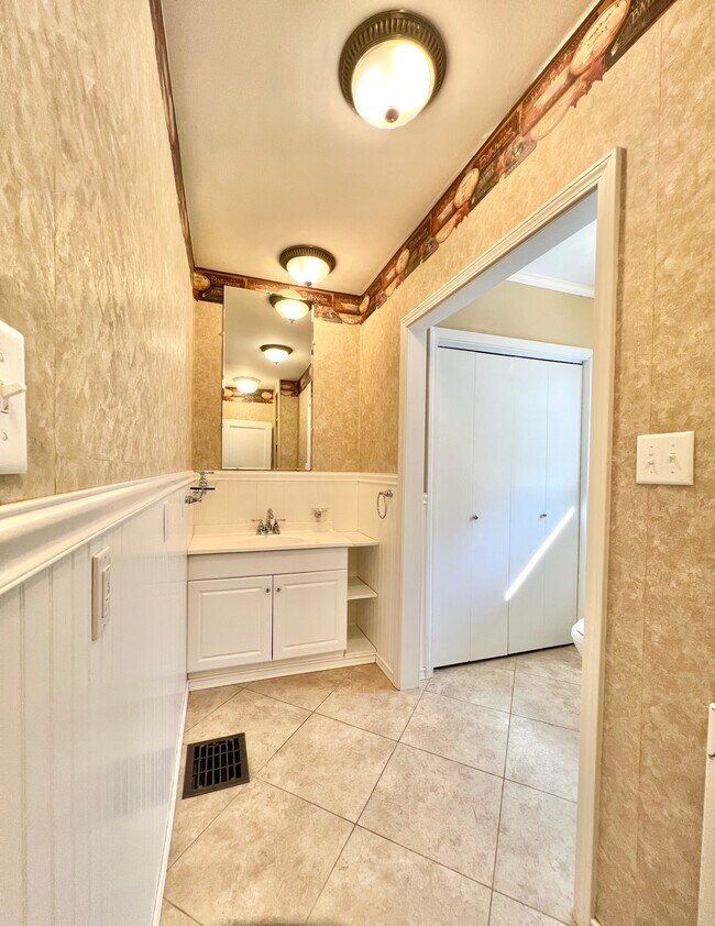 Building Photo - 214 Homewood Ave