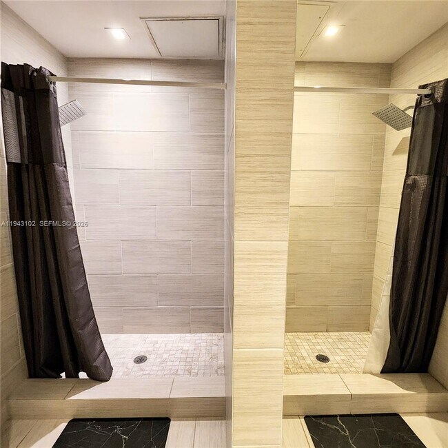 Building Photo - 20505 E Country Club Dr