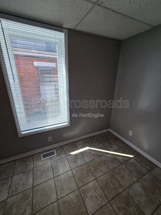 Building Photo - 153 S Cypress Ave