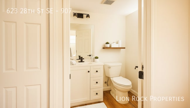 Building Photo - 623 28th St SE