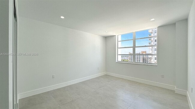 Building Photo - 2750 NE 183rd St