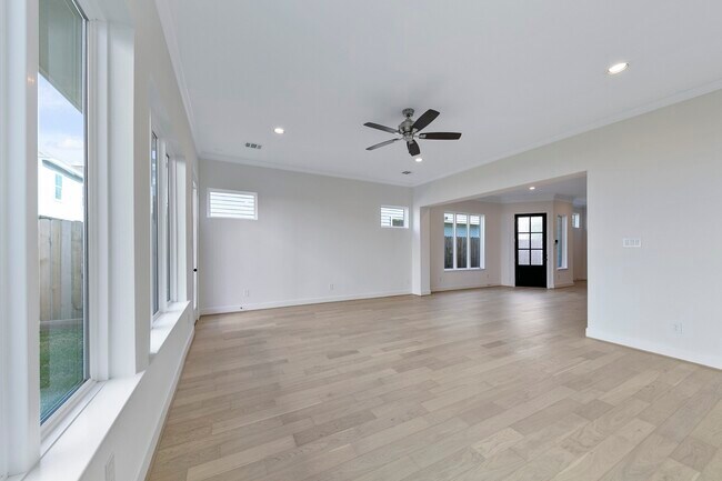Building Photo - 946 Judiway St