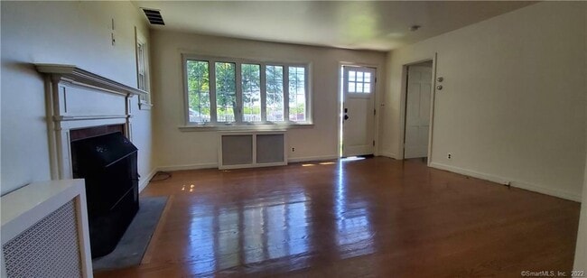 Building Photo - 246 West Ave