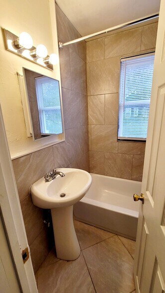 Building Photo - 3501 Meadowbridge Rd