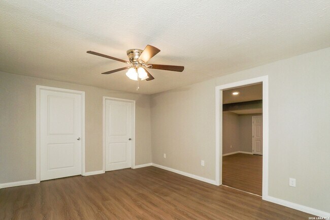 Building Photo - 614 N Sabinas St