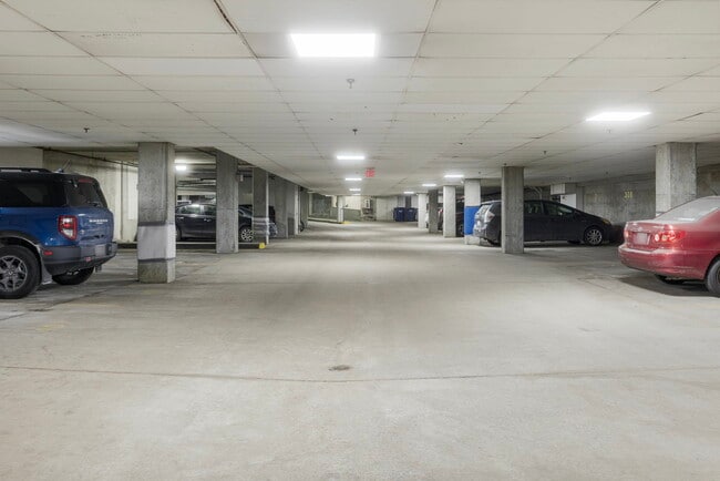 Building Photo - 20 Chestnut St