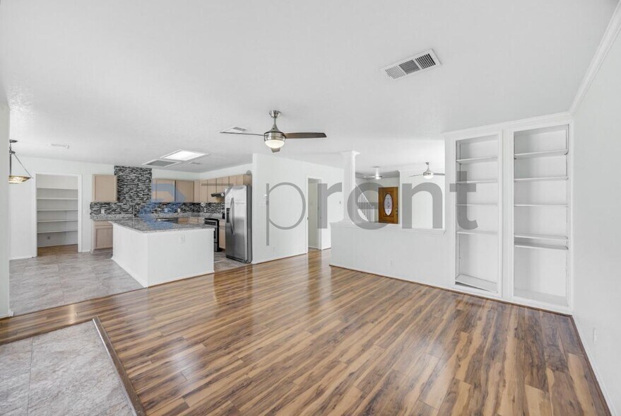 Building Photo - Unit