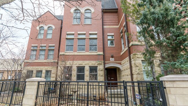 Building Photo - 4113 N Southport Ave