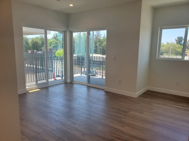 Building Photo - 4960 Sepulveda Blvd