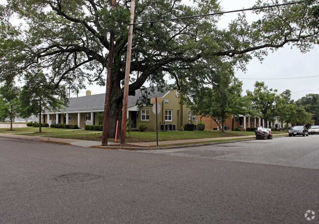 Building Photo - Meeting Street Manor - Cooper River Court