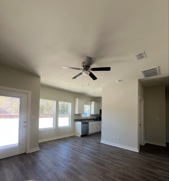 Building Photo - 2602 Seaton St.