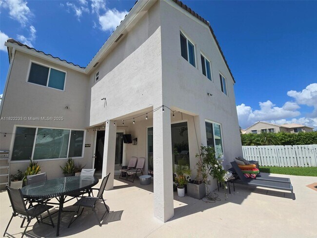 Building Photo - 1055 Briar Ridge Rd