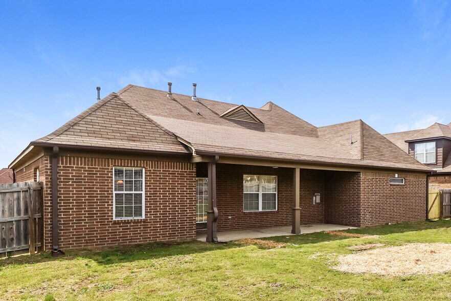 Building Photo - 8374 Blue Ridge Dr