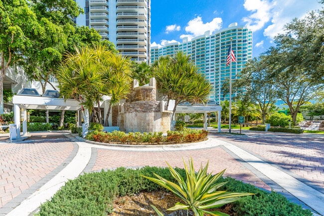 Building Photo - 20201 E Country Club Dr