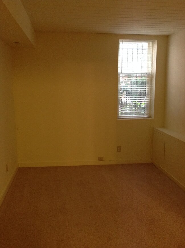 Building Photo - 2 Walter Houp Ct NE