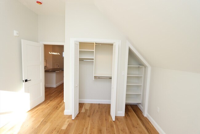 Building Photo - 14-16-16 Harriet St