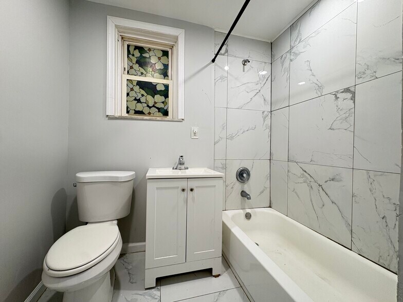 Building Photo - 122 Bergen Ave