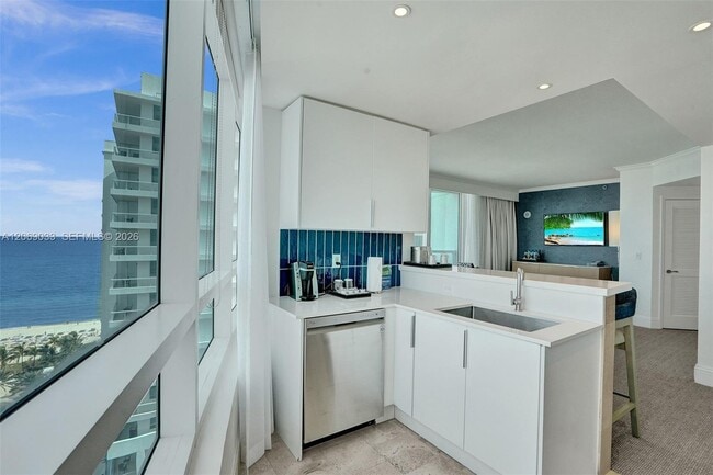 Building Photo - 4401 Collins Ave
