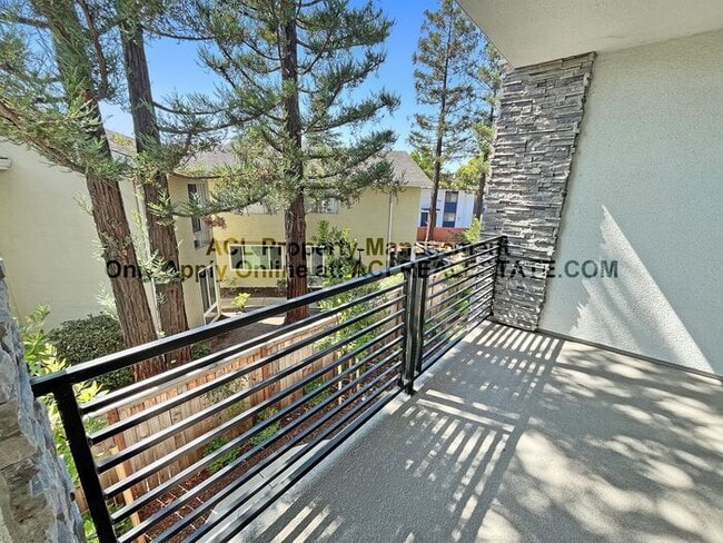 Building Photo - Modern 4-Bedroom Home with Solar, EV Charg...