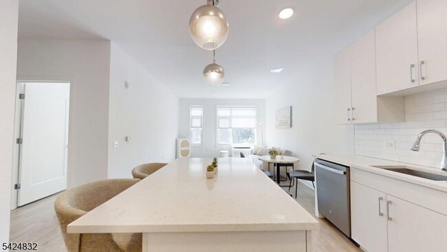 Building Photo - 1181 Morris Ave