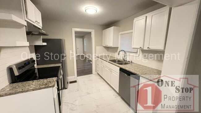 Building Photo - Beautiful 3 Bedroom 2 Bathroom in Independ...