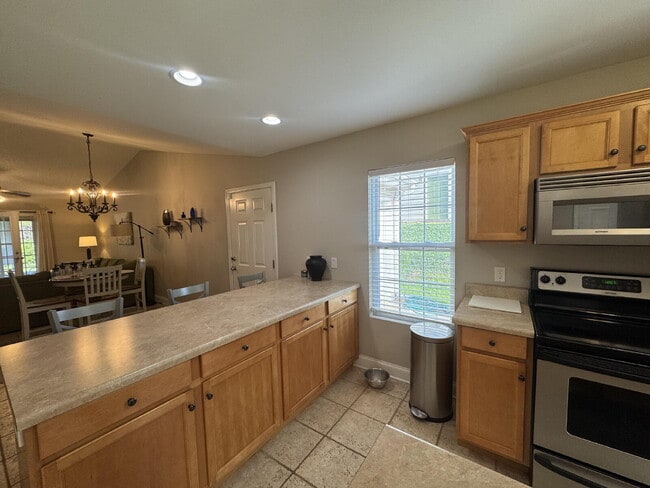 Building Photo - Furnished Duplex in Seneca
