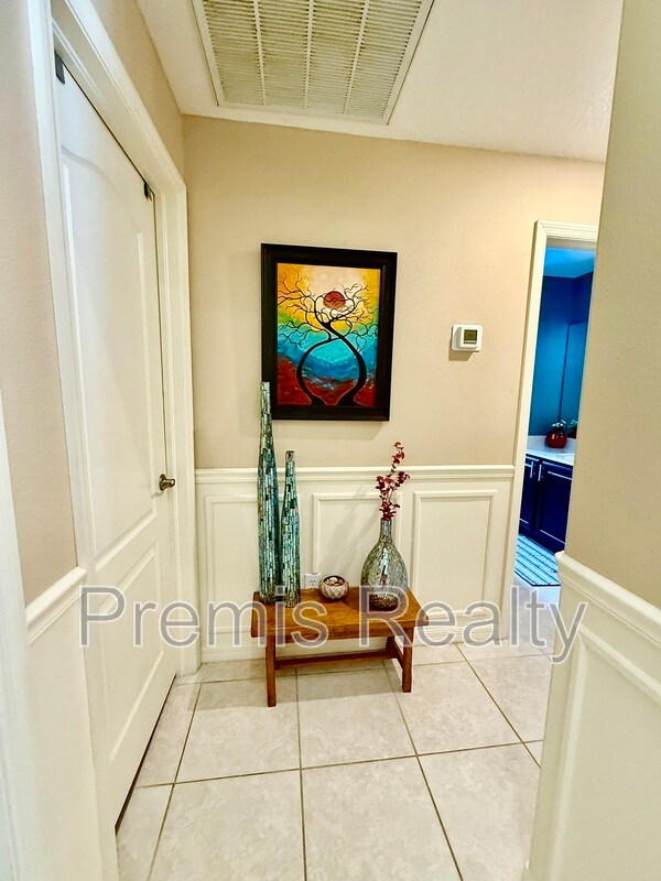 Building Photo - 431 Denise St