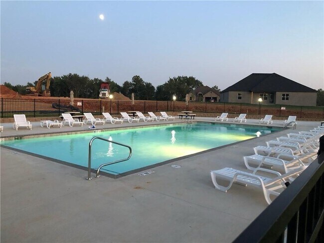 Building Photo - 4504 SW Plumley Ave