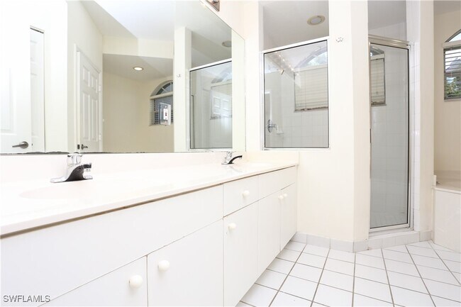 Building Photo - 700 L'Ambiance Cir