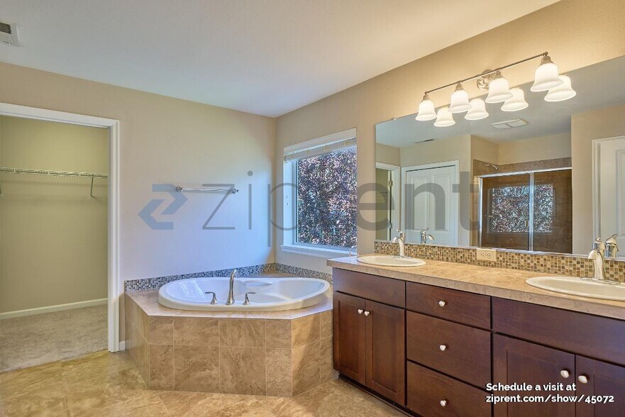 Building Photo - 6267 NE Sherborne St