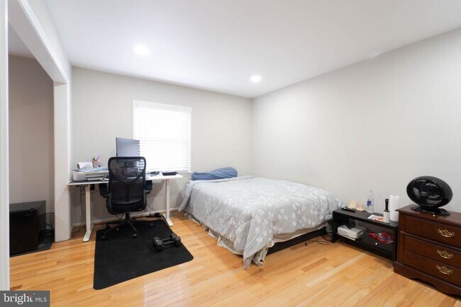 Building Photo - 4541 Ravensworth Rd