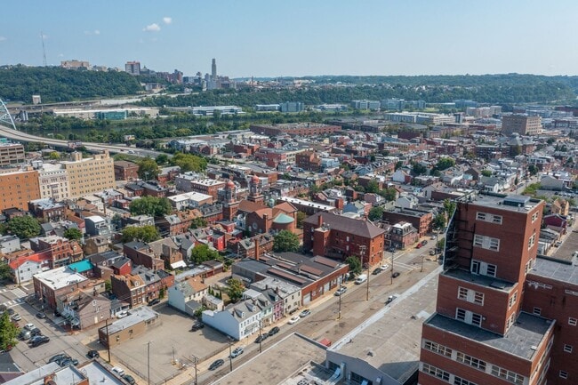 Building Photo - MOVE IN SPECIAL! $800 OFF 1ST MONTH'S RENT...