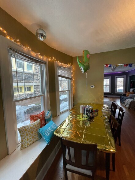 Building Photo - 702 Lancaster Ave