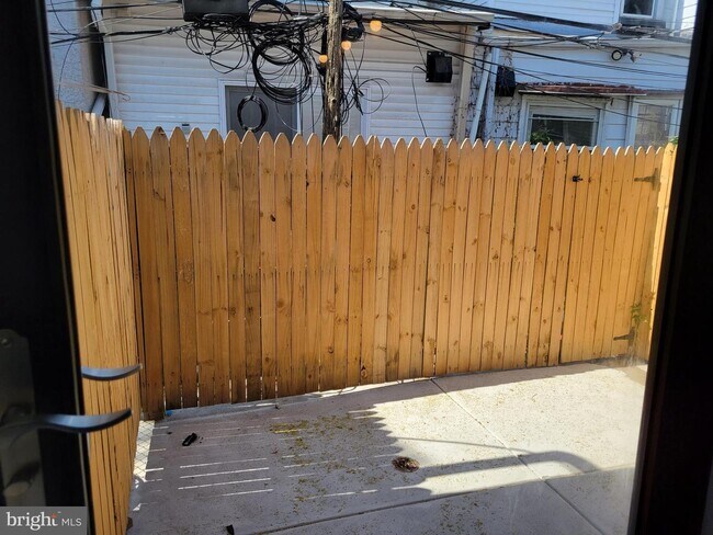 Building Photo - 412 Durfor St