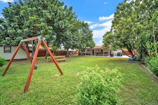 Building Photo - 8225 SW 39th St