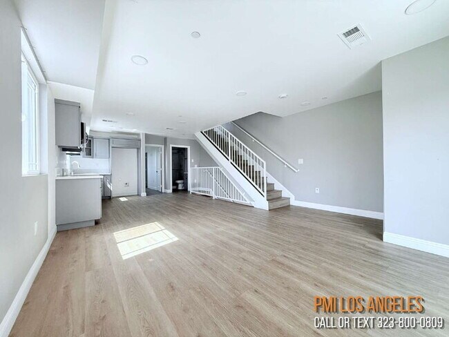 Building Photo - 1731 E 68th St