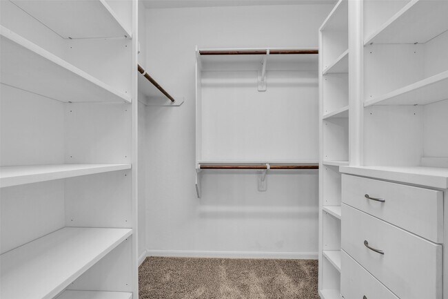 Building Photo - 16838 Ellicott Rock Dr
