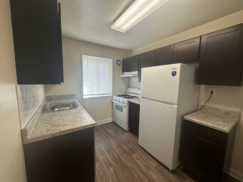 Primary Photo - White Oak Garden Apartments