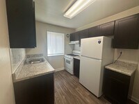 Building Photo - White Oak Garden Apartments