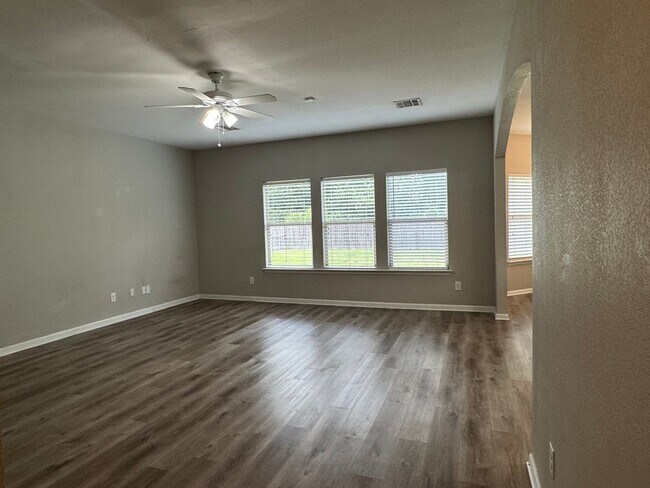 Building Photo - Beautiful Home for Lease in Denham Springs...