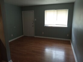 Building Photo - 2524 Telegraph Rd