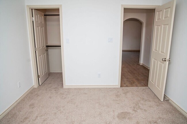 Building Photo - Lease This Stunning New Construction | Irr...