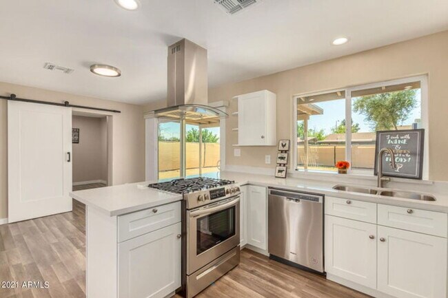 Building Photo - 7361 W Shangri La Rd