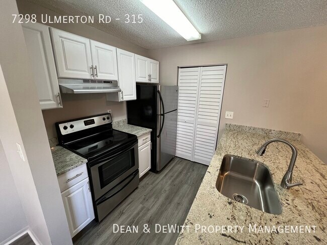 Building Photo - Updated 1/1 Condo - Pool, Pond, Parking