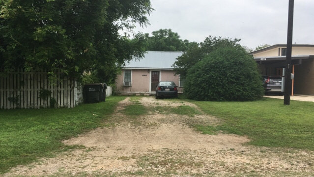 Building Photo - 302 N Burleson St