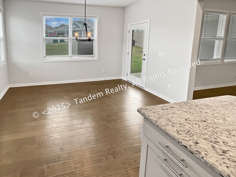 Building Photo - 8020 Forest Hills Dr