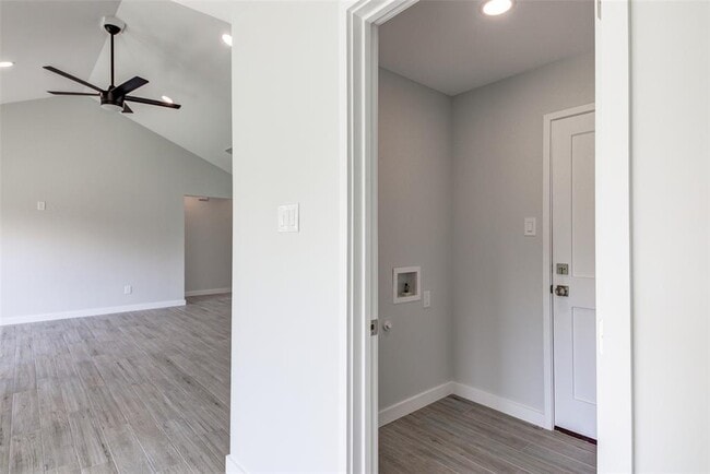 Building Photo - 111 Jane Ellen Cove