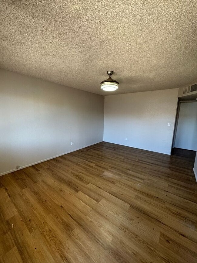 Building Photo - 217 W Jacinto St