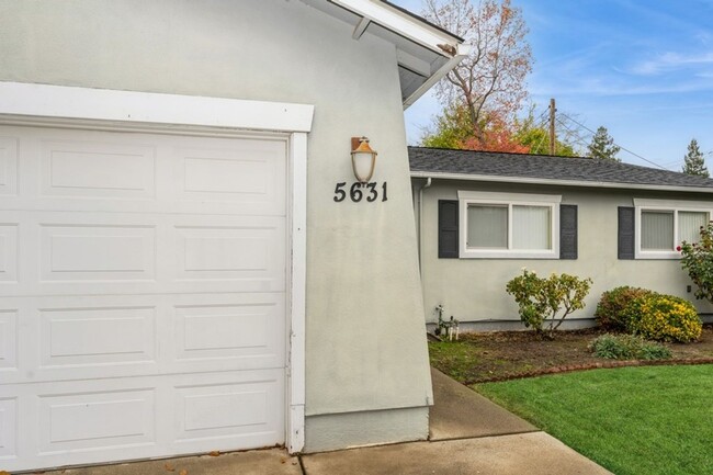 Building Photo - Gorgeous Home in Carmichael!