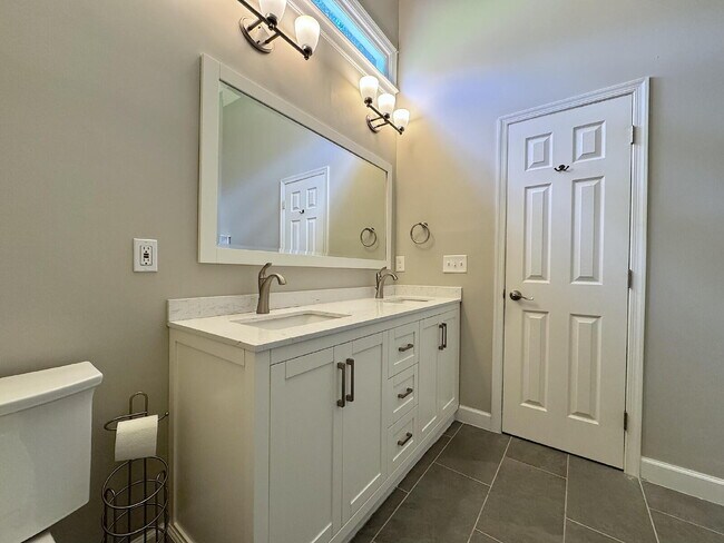 Building Photo - Gorgeous Ranch Style Home in Garner!